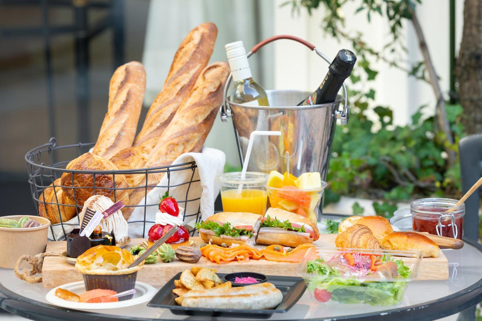 Hotel Okura Tokyo Bay Urayasu Eksteriør billede French cuisine