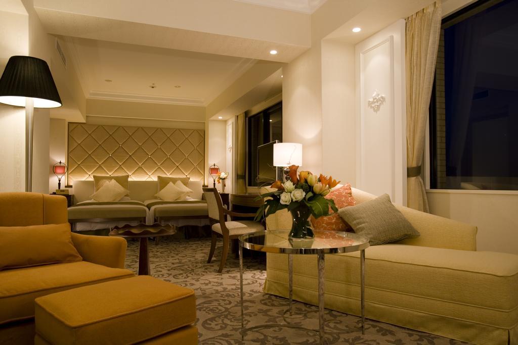 Hotel Okura Tokyo Bay Urayasu Eksteriør billede A suite at the hotel
