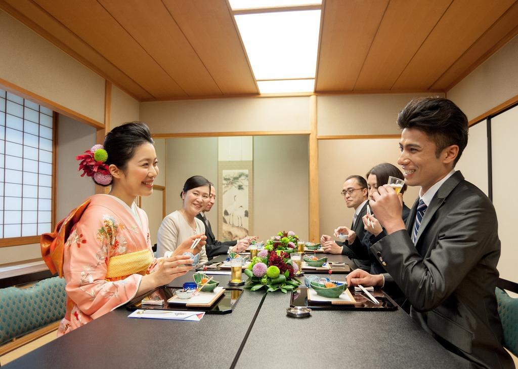 Hotel Okura Tokyo Bay Urayasu Eksteriør billede A Japanese wedding