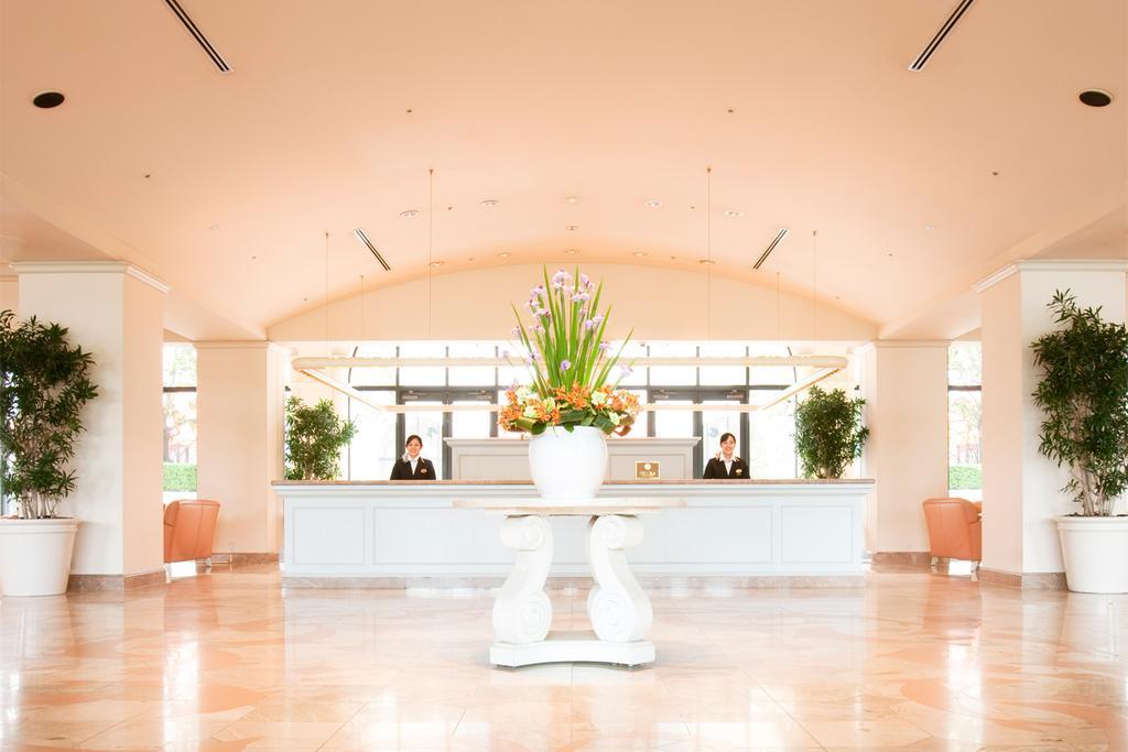 Hotel Okura Tokyo Bay Urayasu Eksteriør billede Lobby