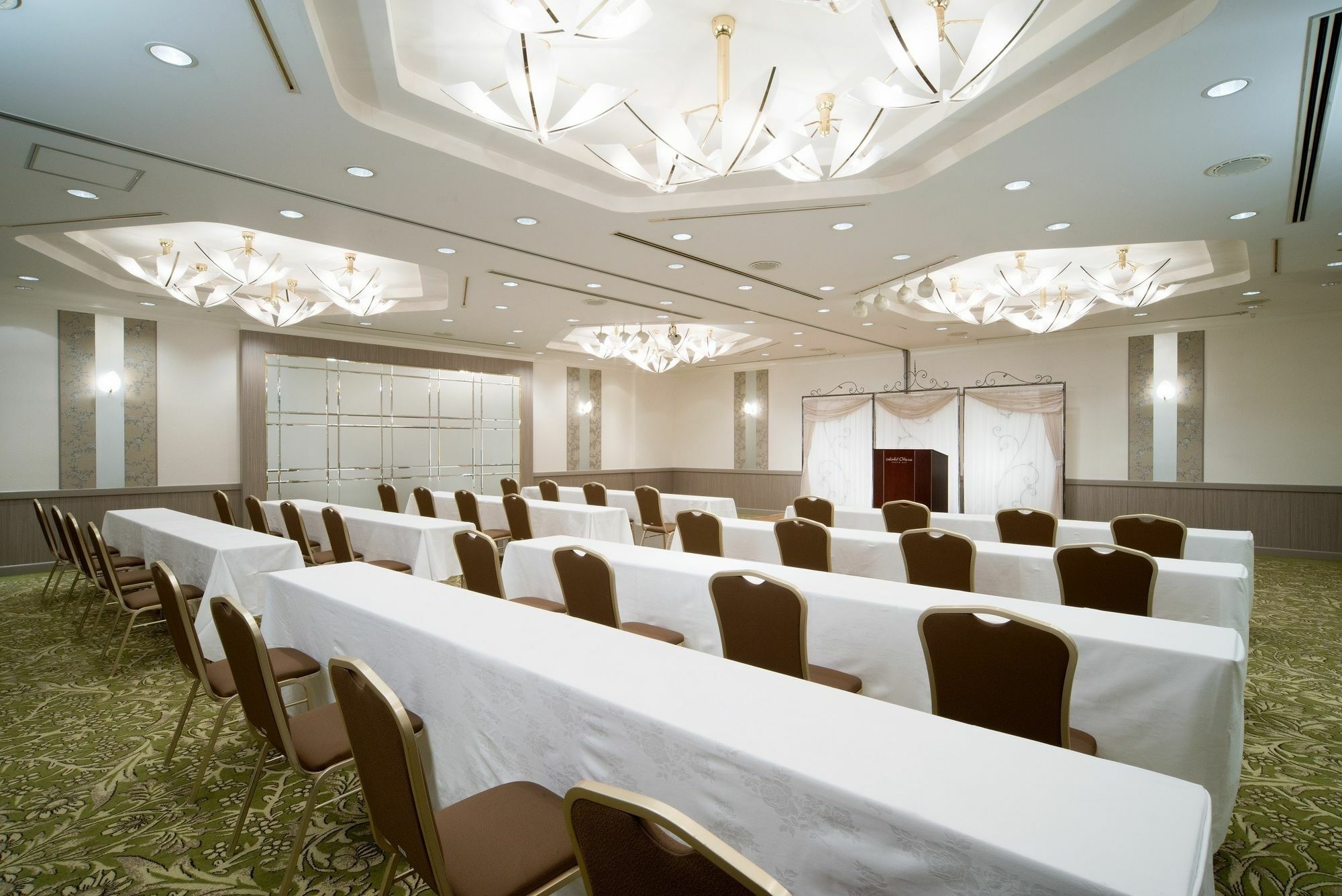 Hotel Okura Tokyo Bay Urayasu Eksteriør billede A typical meeting room
